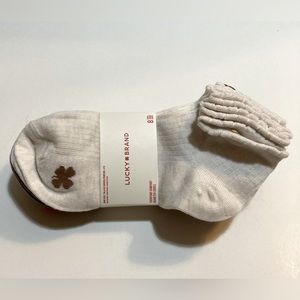 8 PR LUCKY 🍀 BRAND SOCKS QUARTER LENGTH  
RIBBED TEXTURE